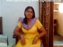 indian punjabi aunty showing boobs to young lover